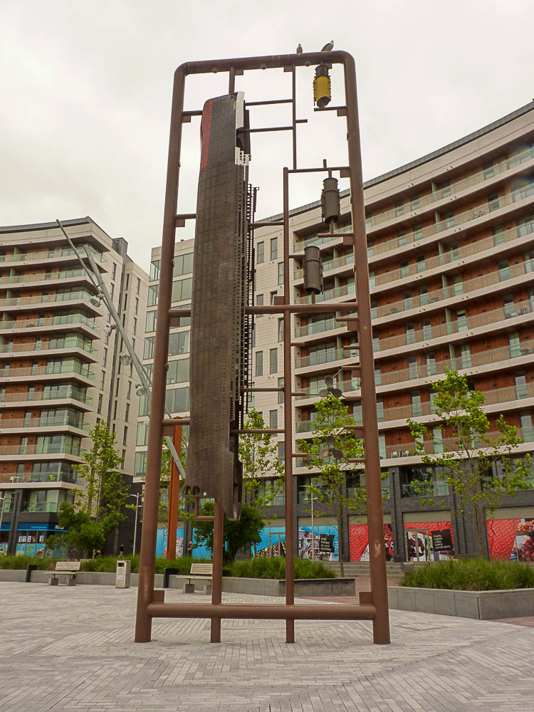 Belfast_2013_around Titanic Museum