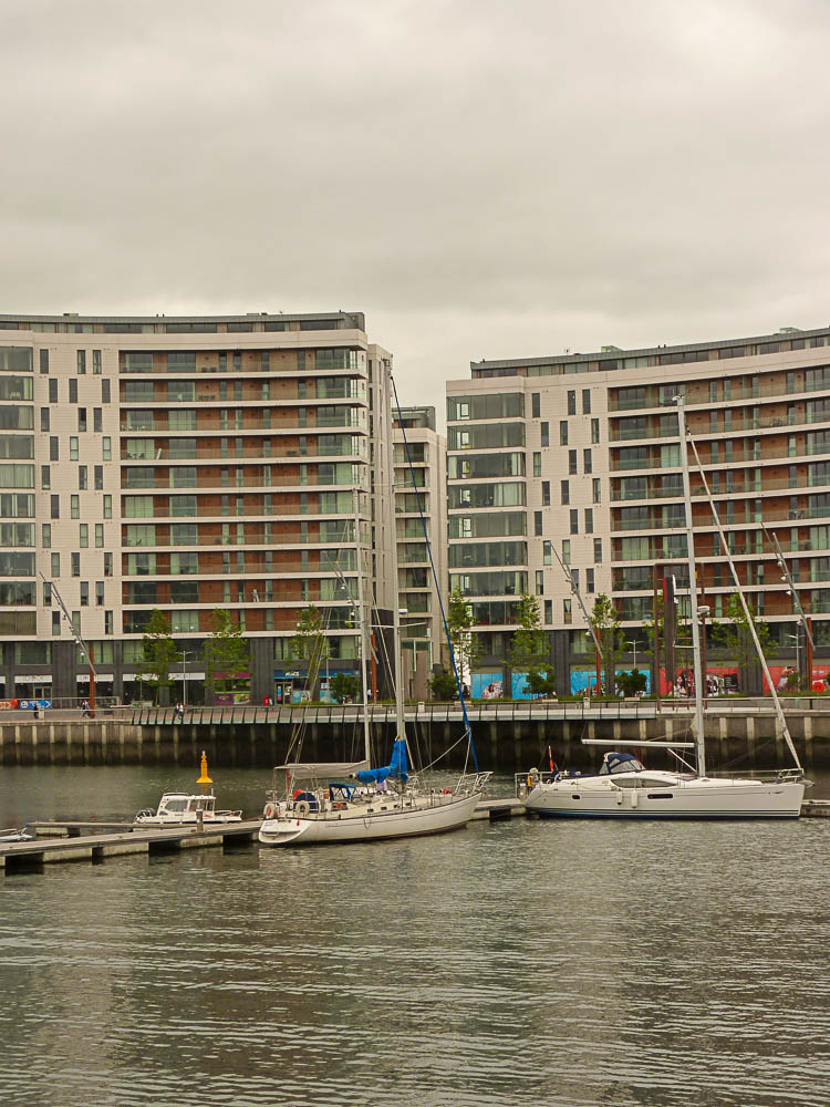 Belfast_2013_around Titanic Museum